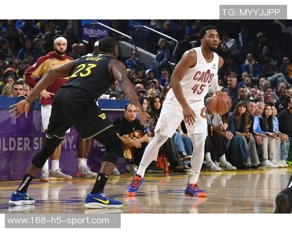 双塔联手展现统治力小莫布里与阿伦合砍32分21篮板8助攻助球队取胜 双塔联手展现统治力小莫布里与阿伦合砍32分21篮板8助攻助球队取胜