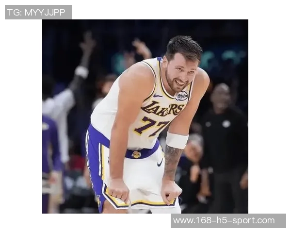 东契奇末节表现低迷五投零中未得分还遭遇犯规困扰球队急需他挺身而出 东契奇末节表现低迷五投零中未得分还遭遇犯规困扰球队急需他挺身而出